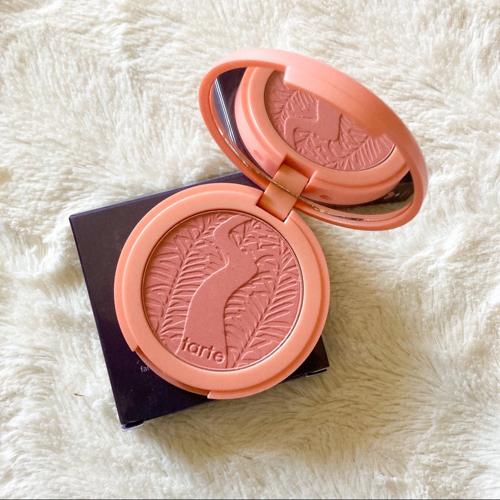 Tarte Amazonian Clay Blush in “Captivating”.